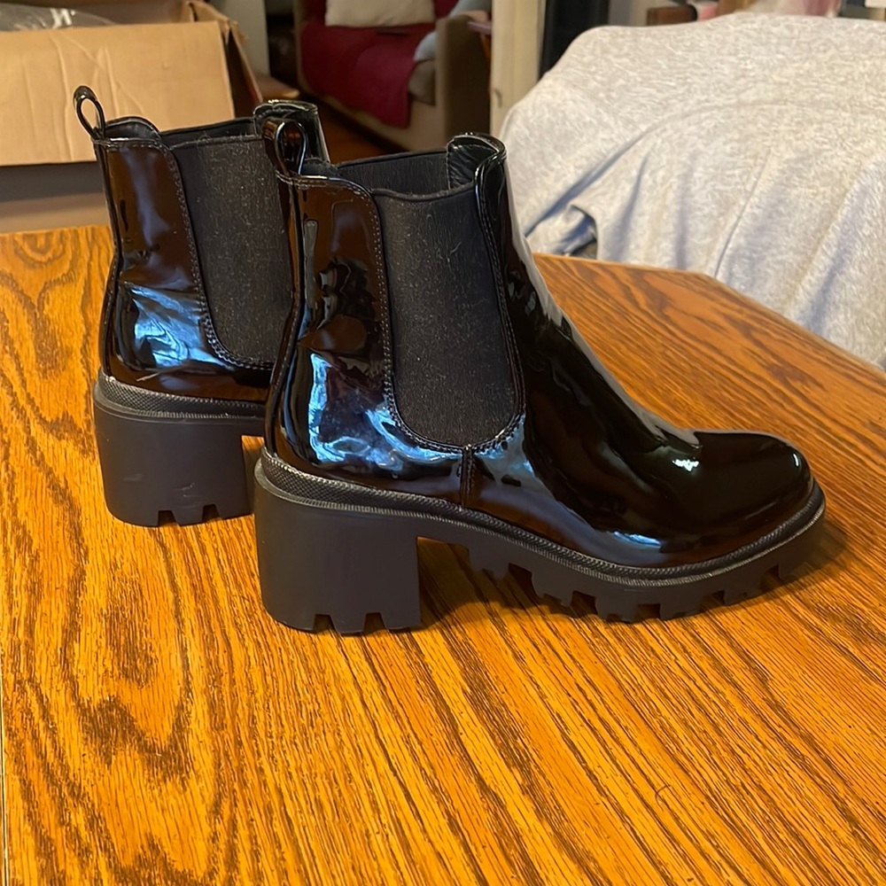 Just fab Roonie Bootie pull on rain boot in US 7.